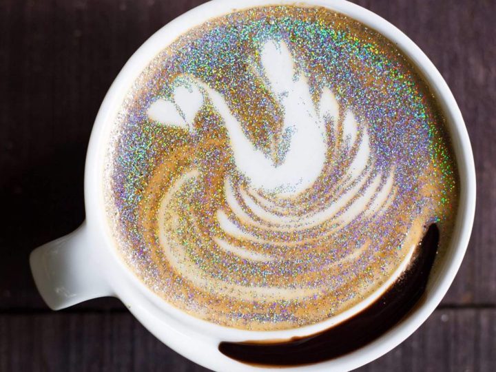Cappuccinos com glitter estão fazendo sucesso