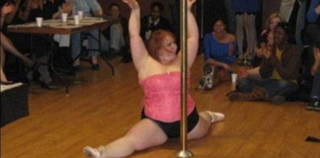 Uma gordinha no pole dance