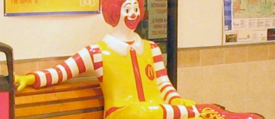 “Abaixo o Ronald McDonald”!